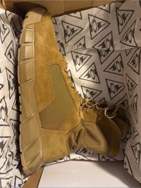 BNWOT Oakley Men’s Military Boots (Tactical Men's Boot - Tan)